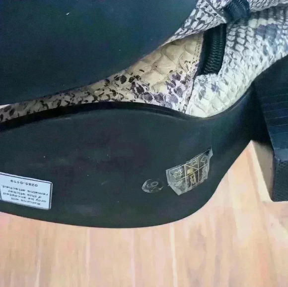 Jeffrey Campbell women's faux snake skin ankle boots botties size 6 NEW - Picture 14 of 14